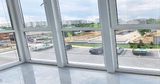Панорамное остекление балкона Шарыпово цена от 11 тыс. руб. м/п.